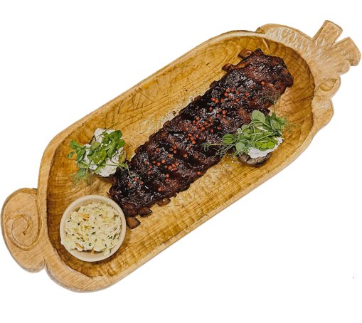 Żeberko w BBQ z konfitowanym ziemniakiem, gzikiem i surówką colesław